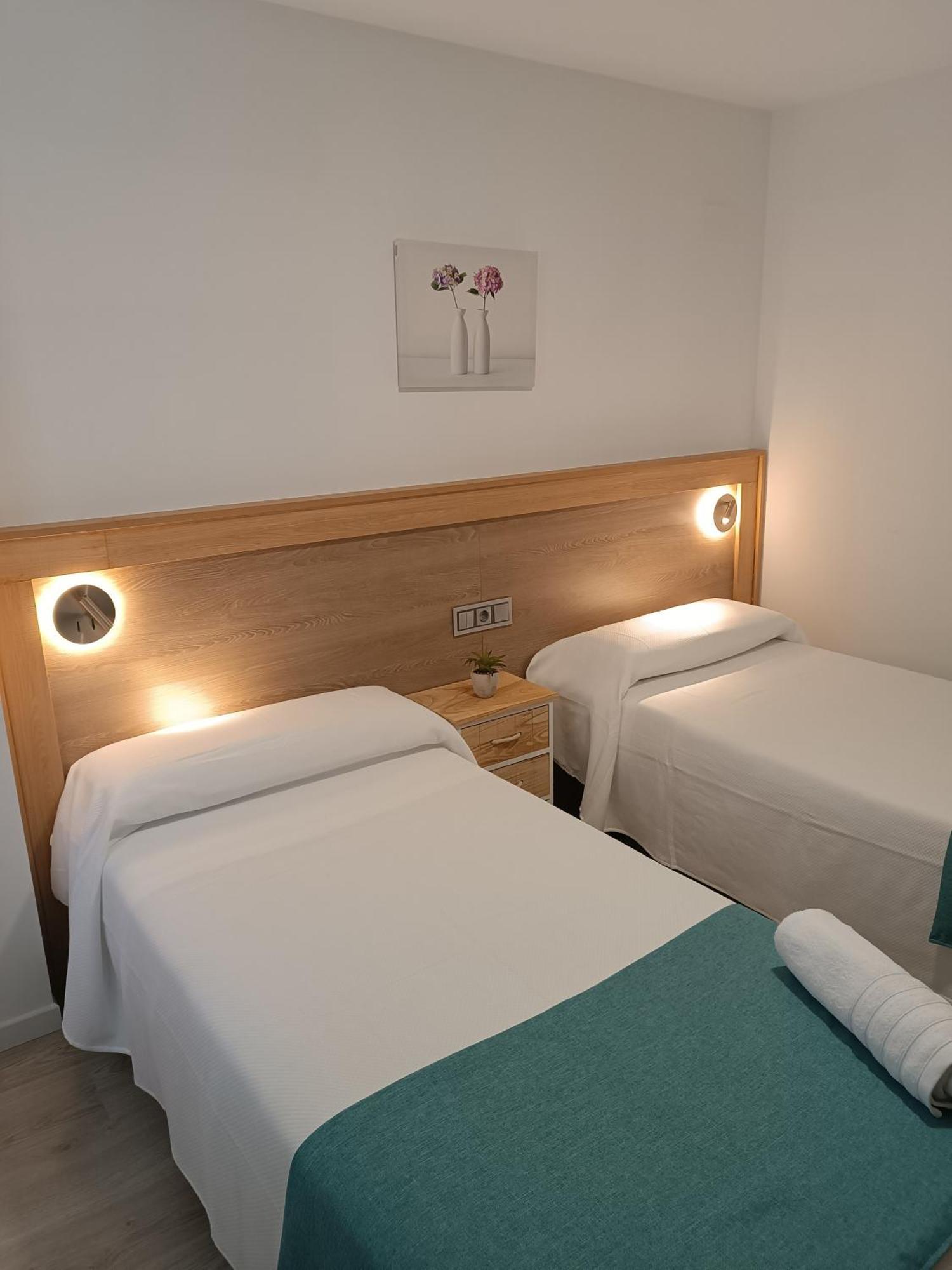 Apartamentos Turisticos Avila Puerta De San Isidro 1-4 מראה חיצוני תמונה