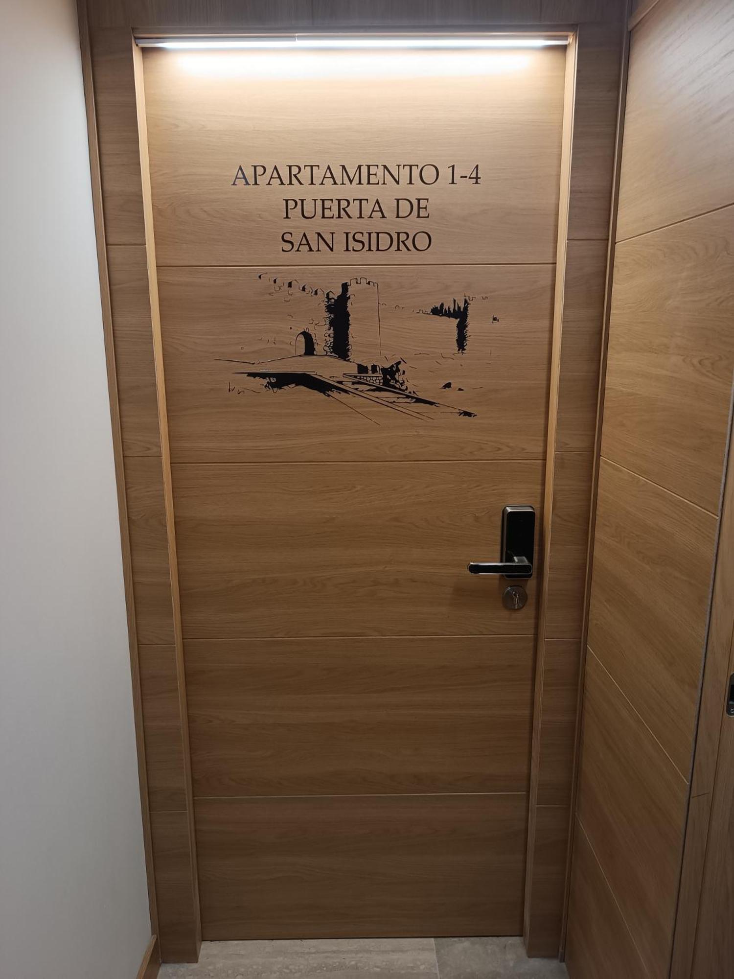 Apartamentos Turisticos Avila Puerta De San Isidro 1-4 מראה חיצוני תמונה