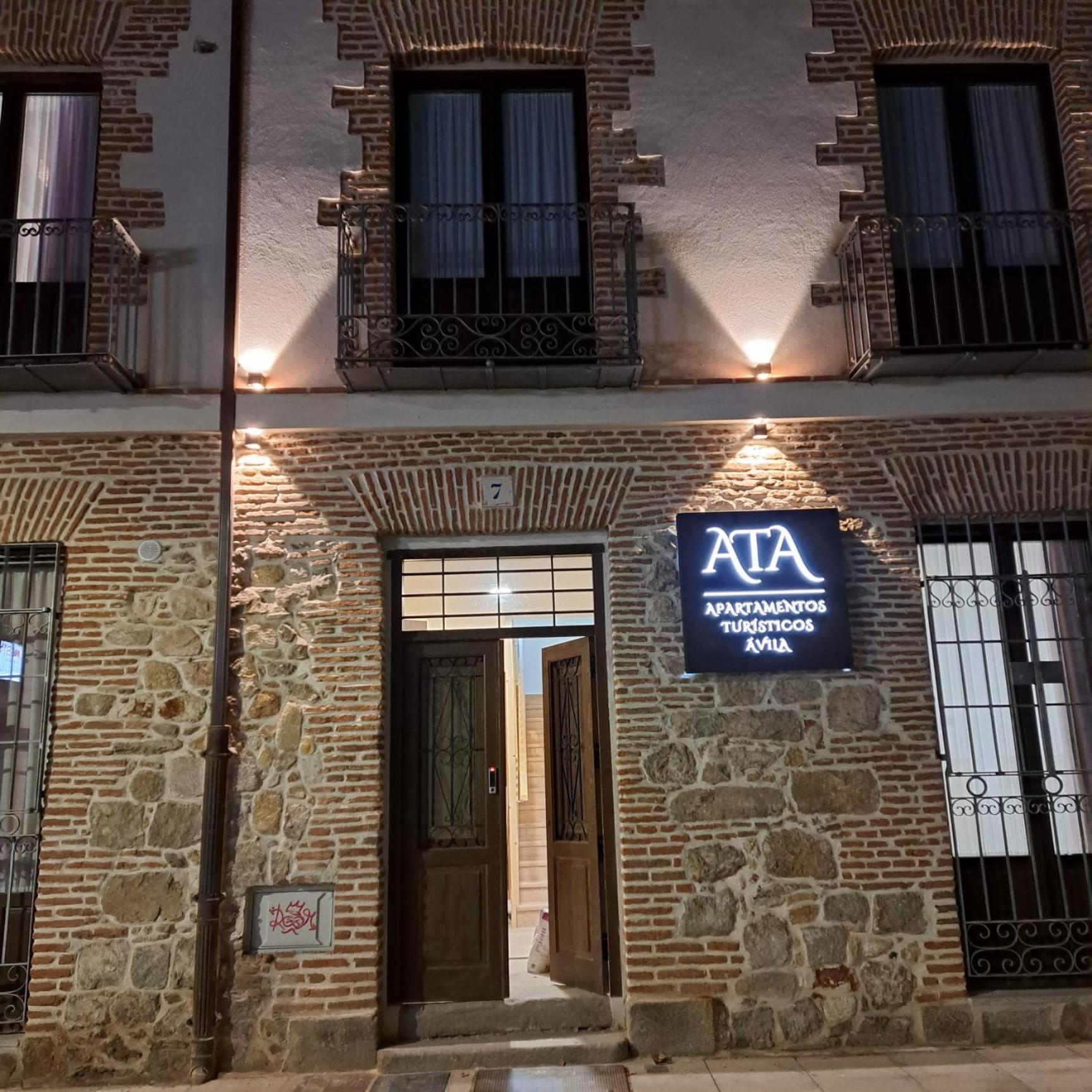 Apartamentos Turisticos Avila Puerta De San Isidro 1-4 מראה חיצוני תמונה